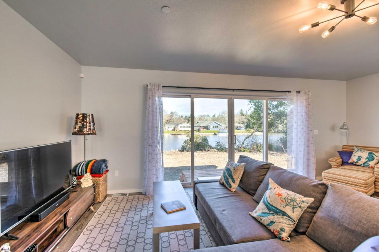 Canal Cottage Retreat With Dock And Waterfront Views Ocean Shores Exterior photo