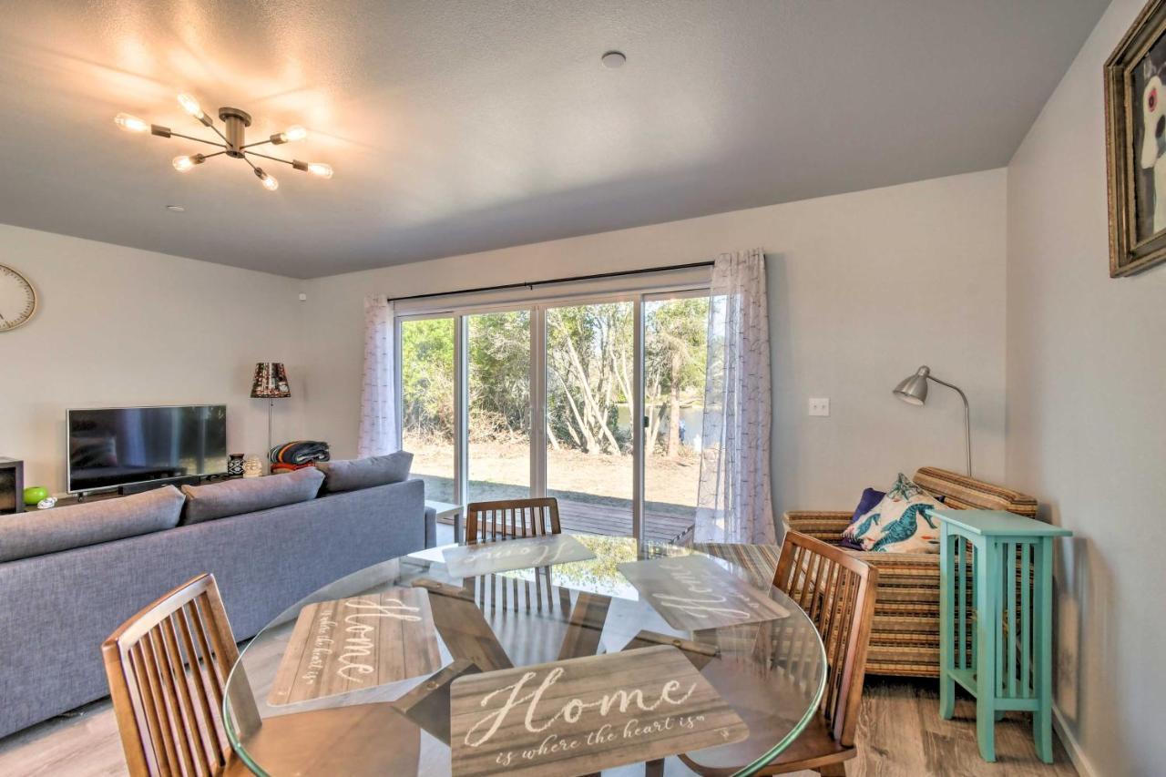 Canal Cottage Retreat With Dock And Waterfront Views Ocean Shores Exterior photo