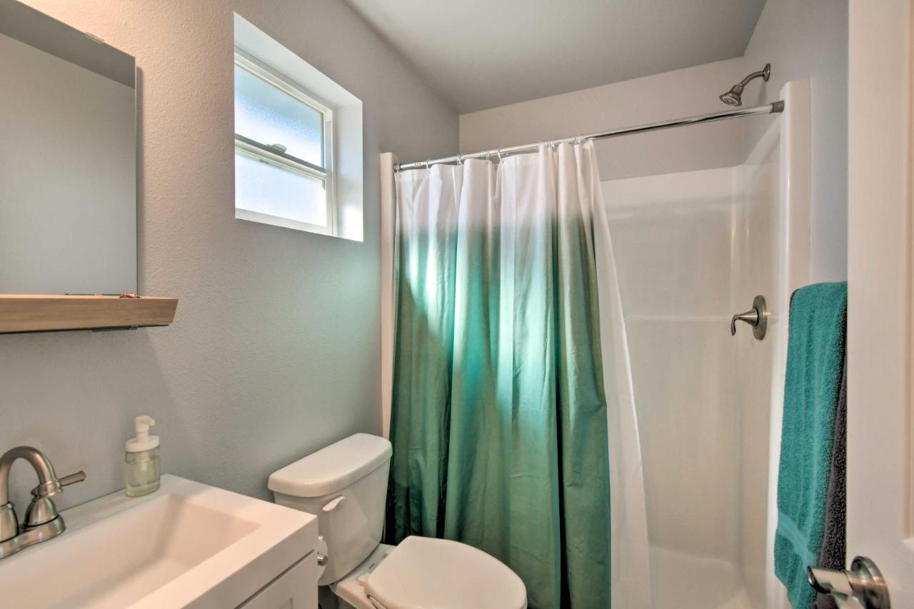 Canal Cottage Retreat With Dock And Waterfront Views Ocean Shores Exterior photo