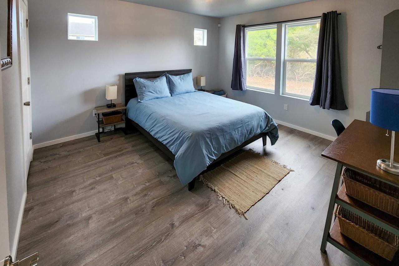 Canal Cottage Retreat With Dock And Waterfront Views Ocean Shores Exterior photo