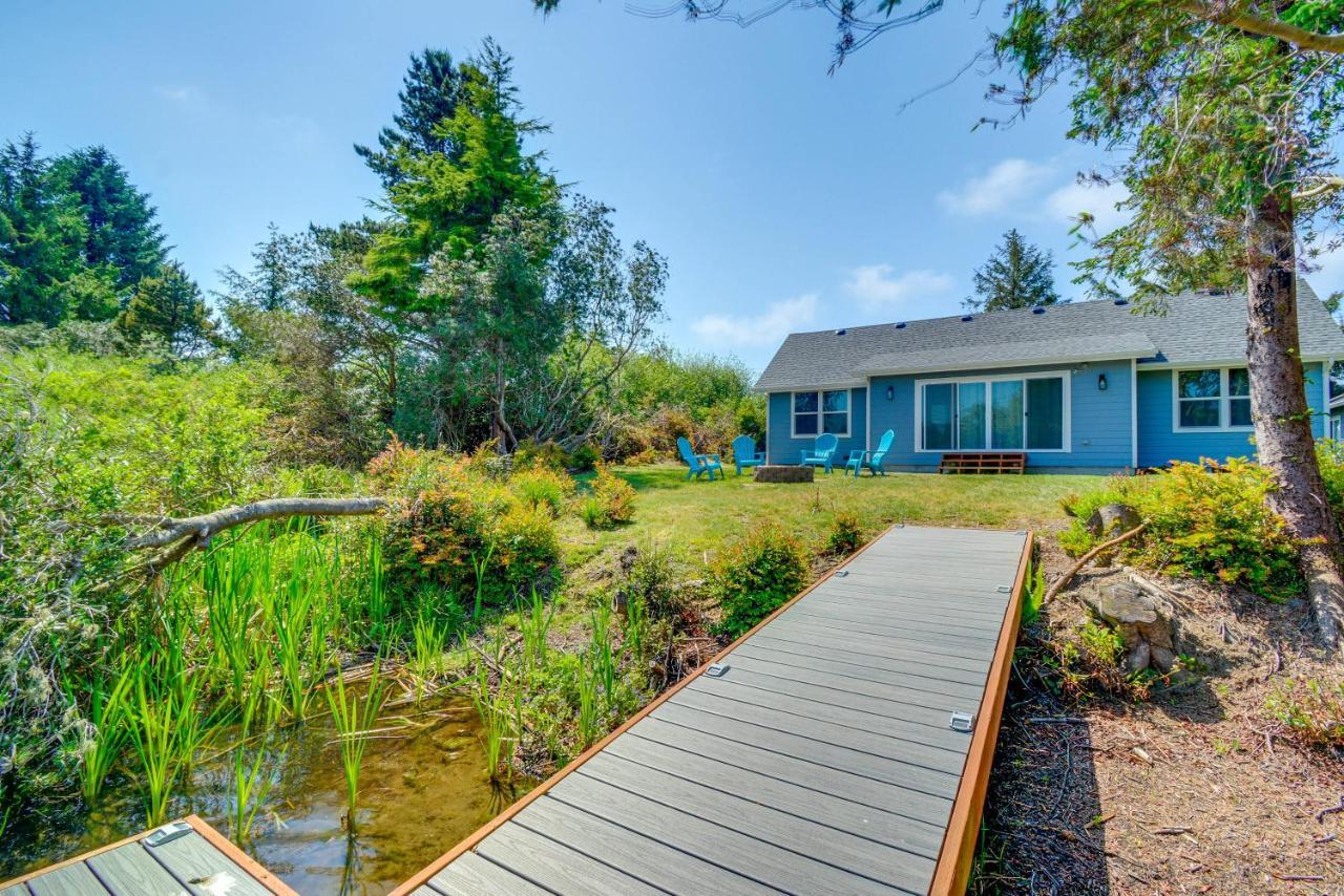 Canal Cottage Retreat With Dock And Waterfront Views Ocean Shores Exterior photo