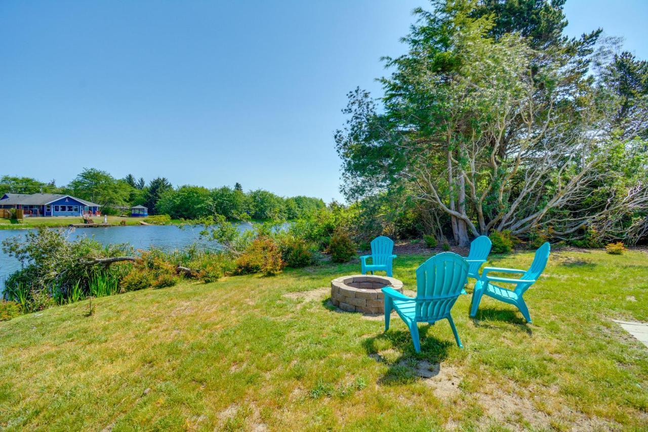 Canal Cottage Retreat With Dock And Waterfront Views Ocean Shores Exterior photo